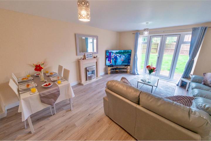 Location de vacances pour 6 personnes, avec jardin à Corby