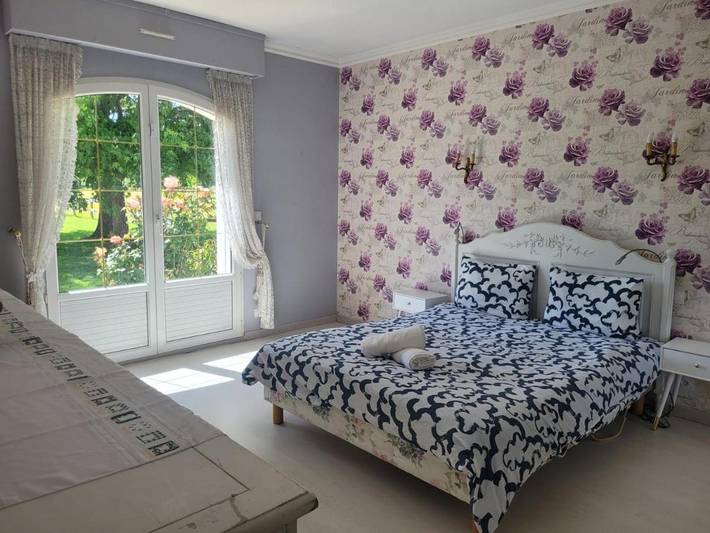 Gîte pour 9 personnes, avec vue sur le lac et terrasse ainsi que jardin et piscine, animaux acceptés à Héric - 3