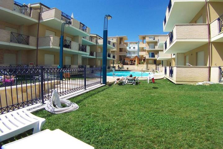 Ferienwohnung für 4 Personen, mit Garten und Pool - 1