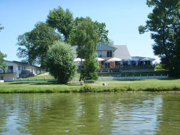 Hotel für 3 Personen, mit Terrasse in Wusterhausen/Dosse