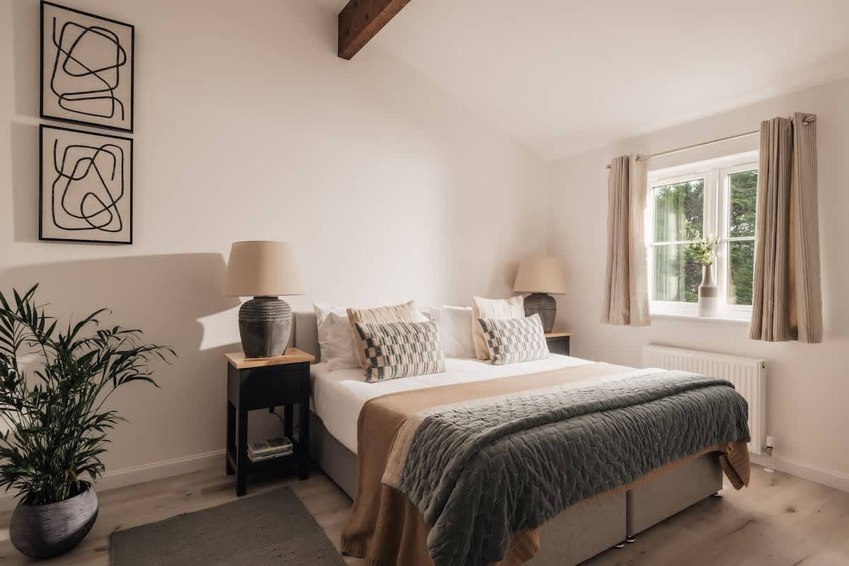New Market - Modern Stay in Cotswolds with Hot Tub in Gloucestershire