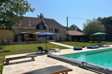 Gîte pour 14 personnes, avec terrasse et jardin à Montagnac-la-Crempse