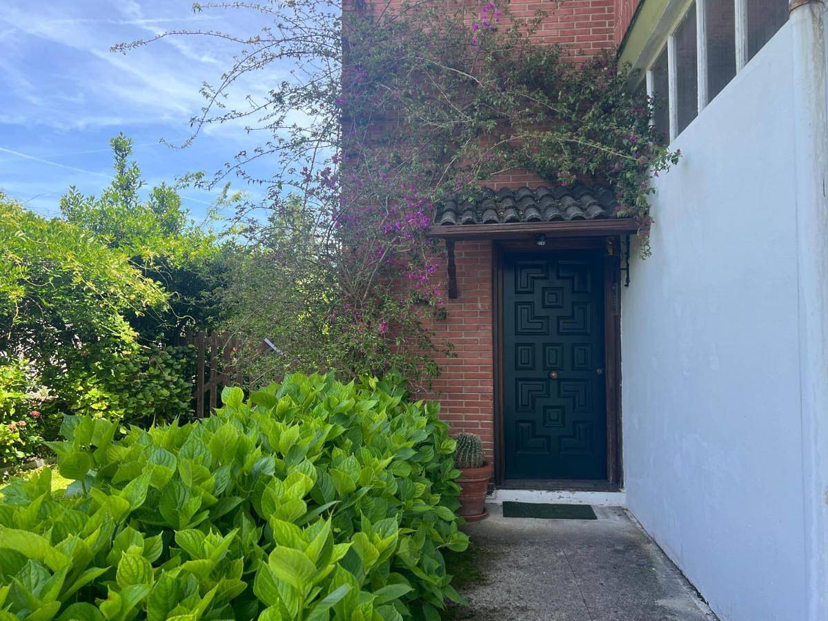 Apartamento entero, La Casa de la Carpintería in Piélagos, Costa de Cantabria