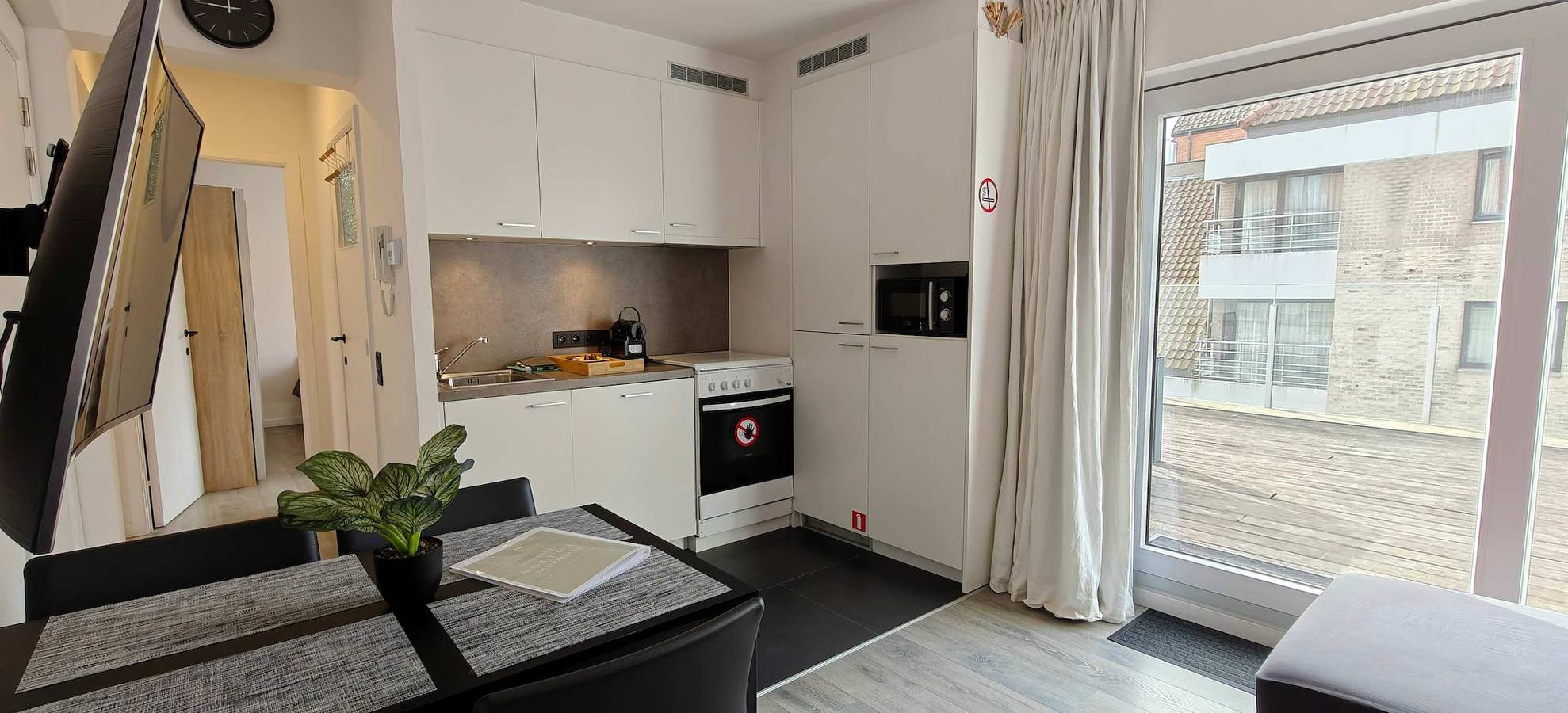 Entire apartment, Seaside Apartment with Large Terrace & Views in Knokke-Heist, Belgian Coast