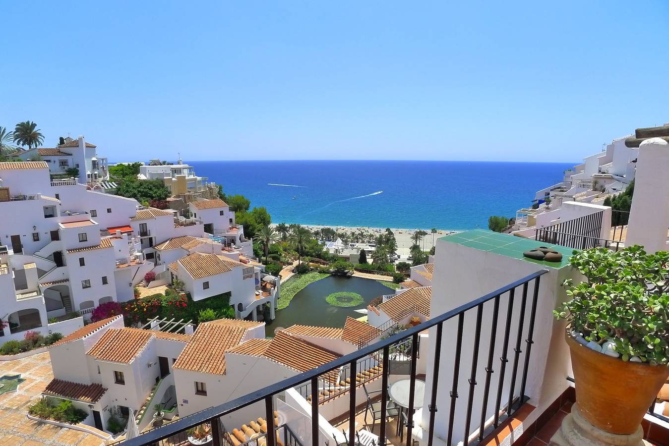 Entire apartment, Capistrano Playa Apt 610 in Playa de Burriana, Nerja