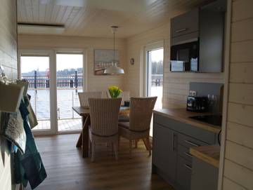 Ferienwohnung für 5 Personen, mit Terrasse und Seeblick sowie Ausblick, kinderfreundlich in Stralsund