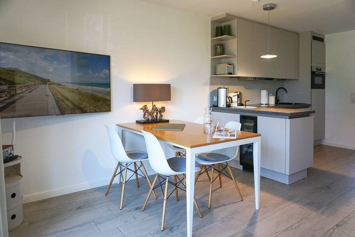 Ganze Wohnung, Zentral gelegene Ferienwohnung, nur 200 Meter vom Wenningstedter Hauptstrand in Wenningstedt, Sylt