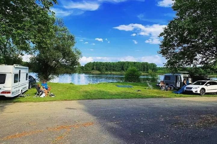 Mobil home pour 6 personnes, avec terrasse, animaux acceptés à Crêches-sur-Saône - 2