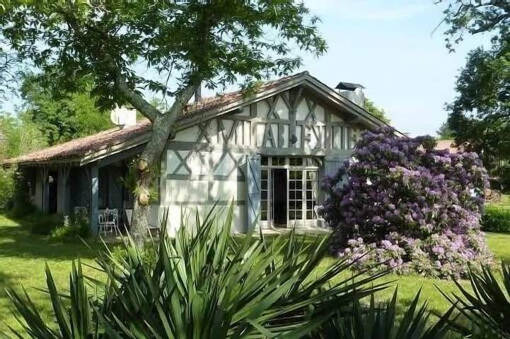 Location de vacances pour 8 personnes, avec Terrasse et Jardin à Lévignacq