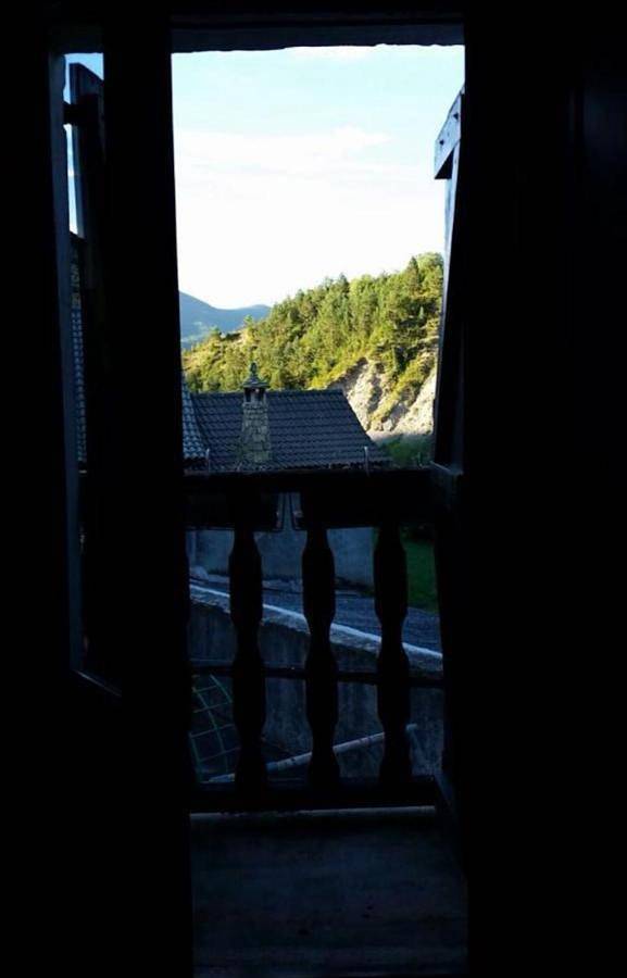 Gîte pour 6 personnes, avec Balcon ainsi que Terrasse et Vue dans Borau