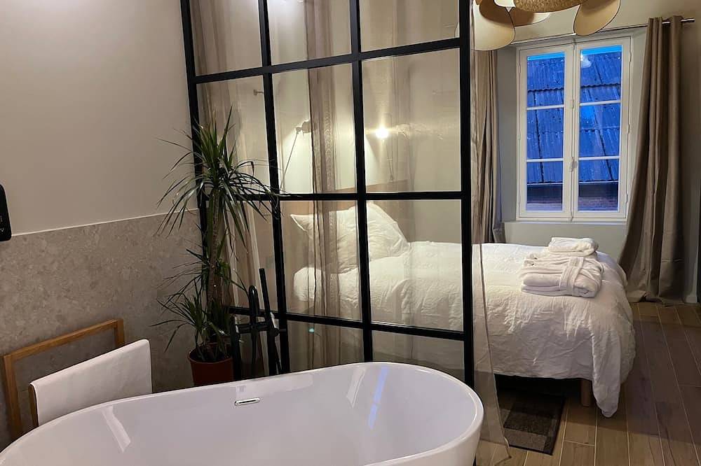 Appartement entier, Chambre double avec salle de bain in Villers-Cotterêts, Aisne