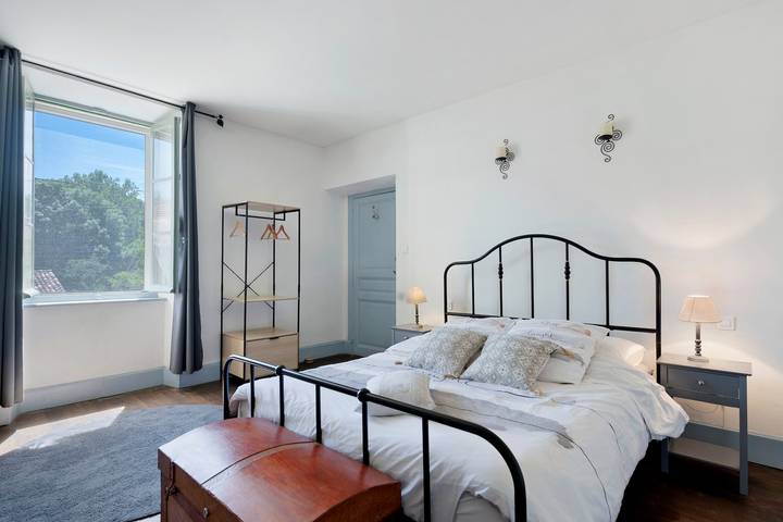 Chambre d'hôte Rioutord avec terrasse partagée, Wi-Fi et climatisation in Montgaillard-de-Salies, Haute-Garonne