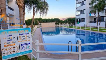 Gîte pour 7 personnes, avec bassin pour enfant et vue ainsi que piscine et jardin dans Oued Laou