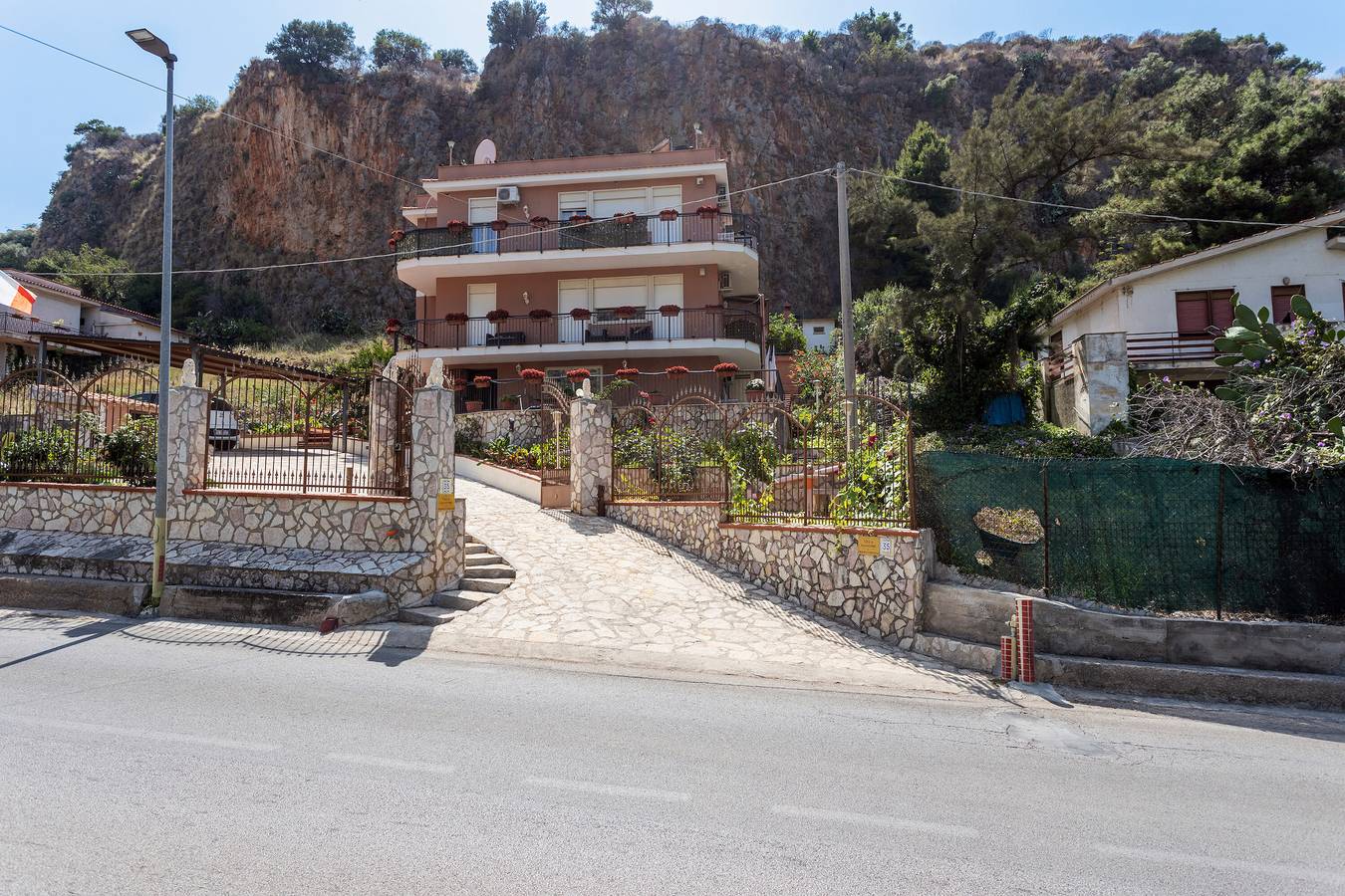 Casa vacanze 'Villa Salvatore' con vista sulle montagne, terrazza e Wi-Fi in Torretta, Provincia di Palermo