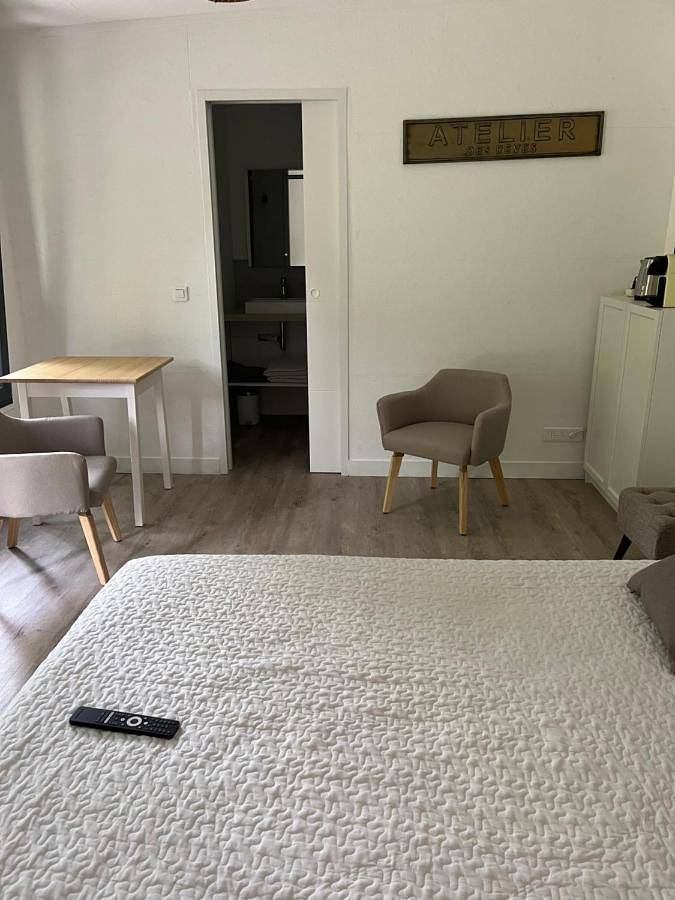 Double Room with Private Bathroom in Le Thor, Vaucluse