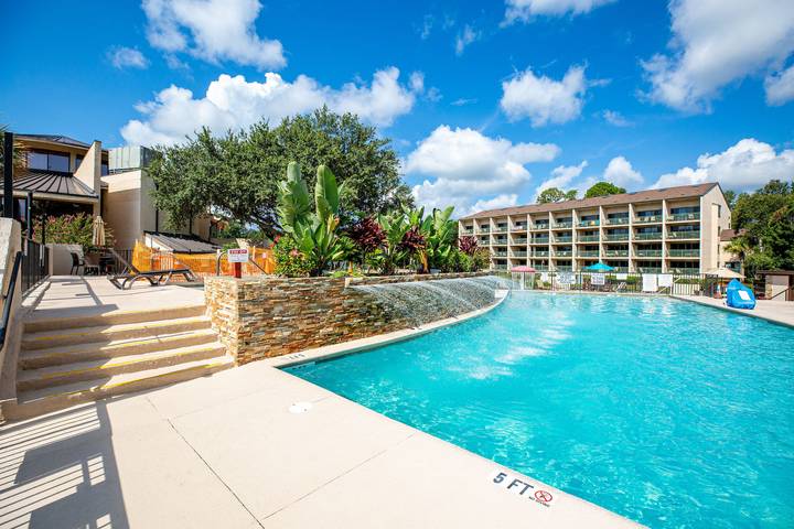 Entire apartment, Seawatch Island Club in Folly Field, Port Royal Plantation