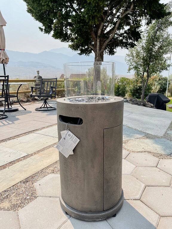 Ganze Wohnung, Brand New, ein gemütliches Studio für 2 Personen mit Blick auf den historischen Yellowstone Arch in Gardiner, Absaroka Range