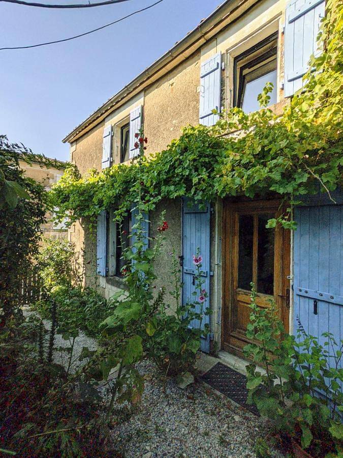 Two-Bedroom House in Arçais, Région de Niort