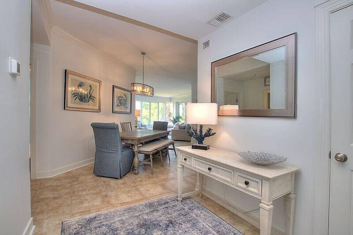 Vacation rental for 6 people, with pool and balcony in Sea Pines