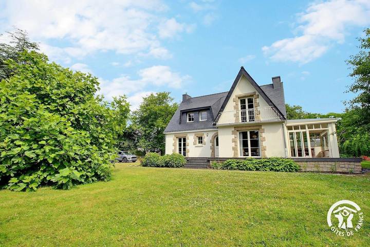 Gîte pour 12 personnes, avec Terrasse et Jardin à Landévant - 3