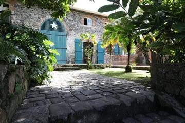 Gîte pour 2 personnes, avec terrasse à Saint-Pierre (ville)