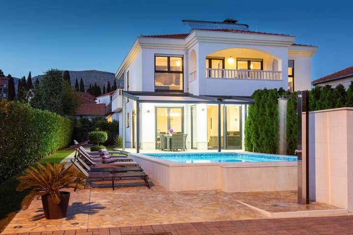 Villa pour 10 personnes, avec jardin et sauna à Trogir - 2