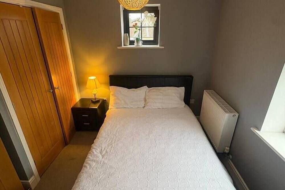 #100 Comfortable 4-Bed House in Rugby in Churchover, Warwickshire