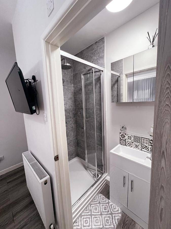 Double Room with Private Bathroom in Coventry, Birmingham Area