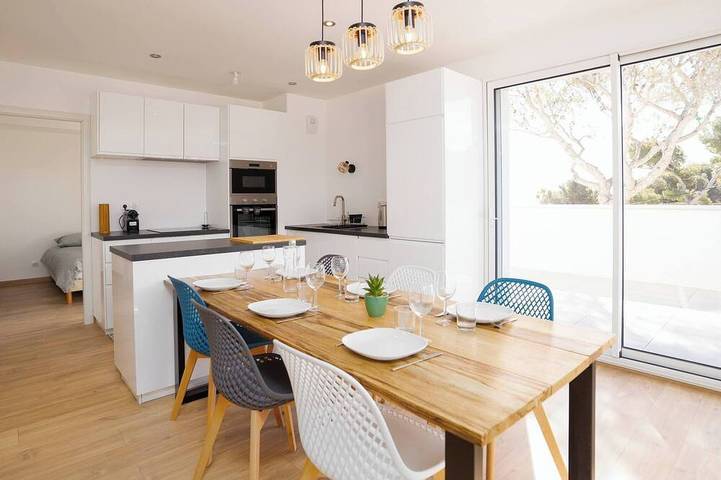 Gîte pour 6 personnes, avec piscine et jardin dans Calanque de Cap Rousset