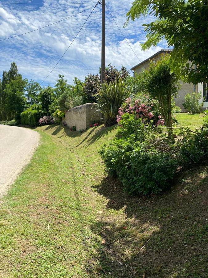 Location de vacances pour 2 personnes, avec vue ainsi que jardin et piscine, adapté aux familles à Meilhan-sur-Garonne - 3