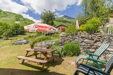 Gîte pour 4 personnes, avec jardin dans Les Trois Vallées