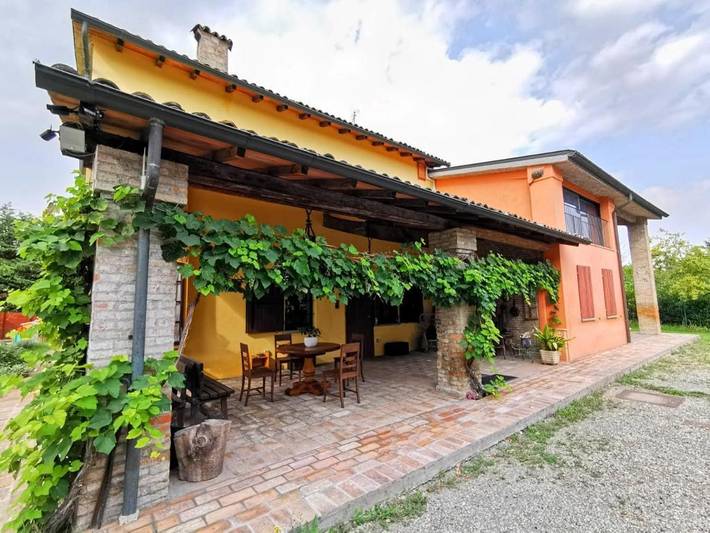 Casa vacanza per 4 persone, con Terrazza e Giardino nonché Panorama a Parma