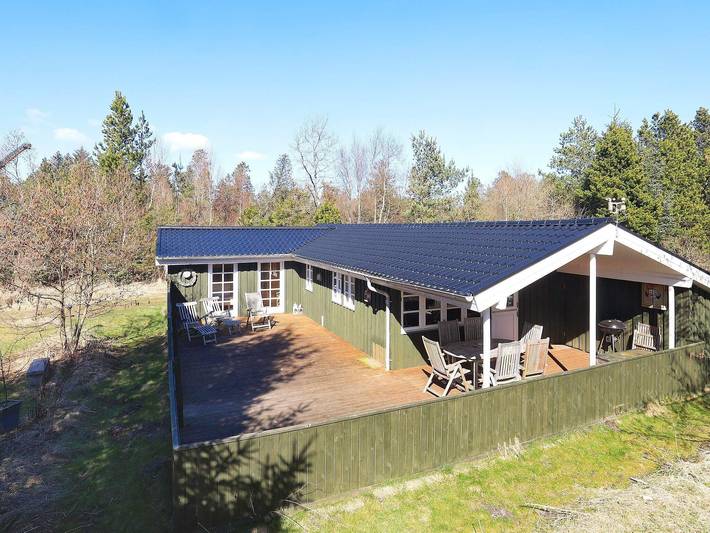 Feriehus for 6 personer, med terrasse, dyr tillatt i Jerup