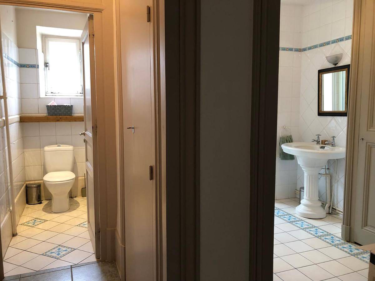Double Room with Private Bathroom in Reventin-Vaugris, Région de Vienne