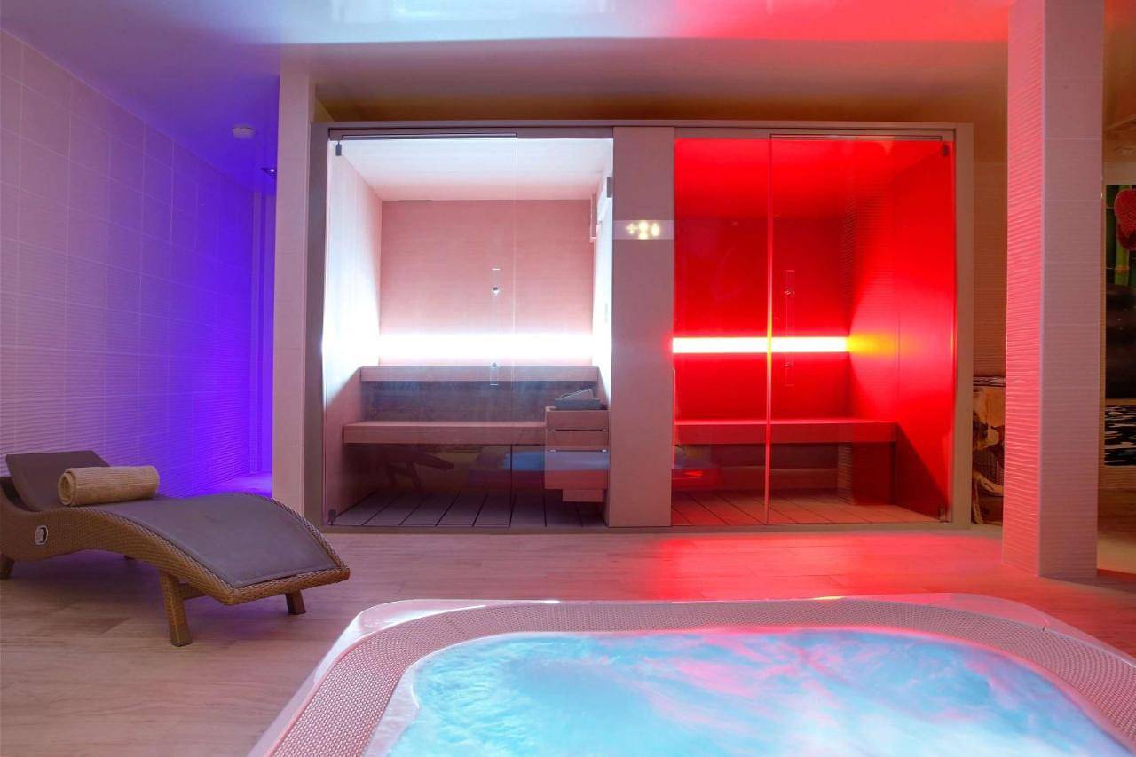 Best Western Premier Le Patio des Artistes Wellness Jacuzzi in Cannes, Côte méditerranéenne (France)