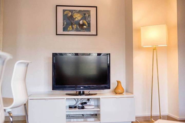Ganze Wohnung, Schöne 2-Zimmer-Wohnung in Evry, 35 Mins von Paris in Évry-Courcouronnes, Essonne