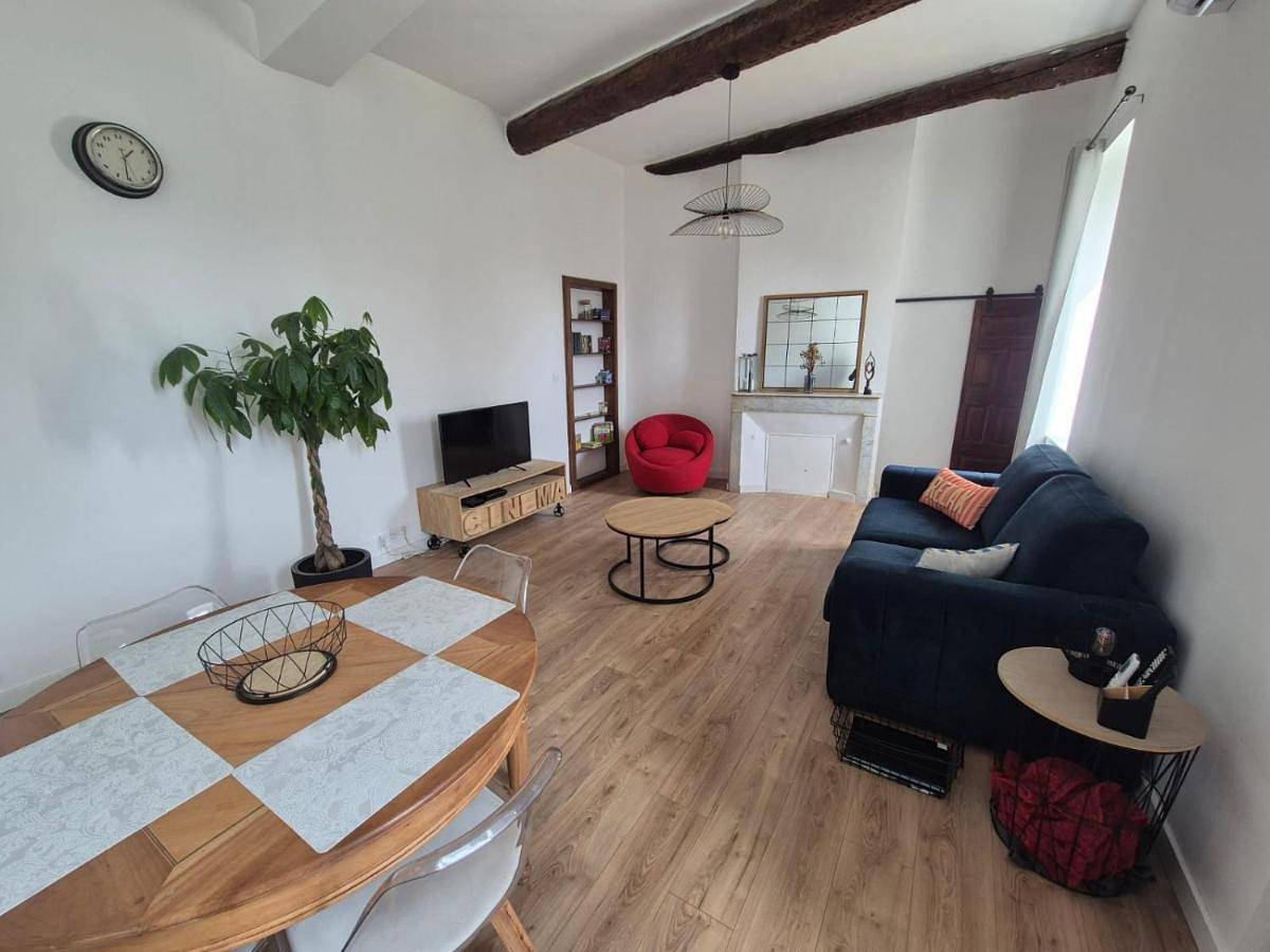 Appartement entier, En plein coeur de Pélissanne - 55 m2 rénovés - Avec Parking in Pélissanne, Région d'Aix-en-Provence