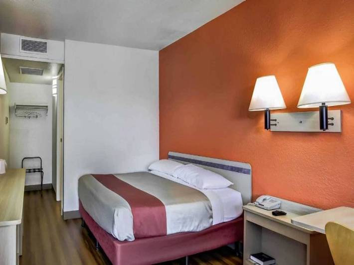 Ganze Wohnung, Ada-konformes Doppelbett | Ri-Dusche in Medford, Oregon