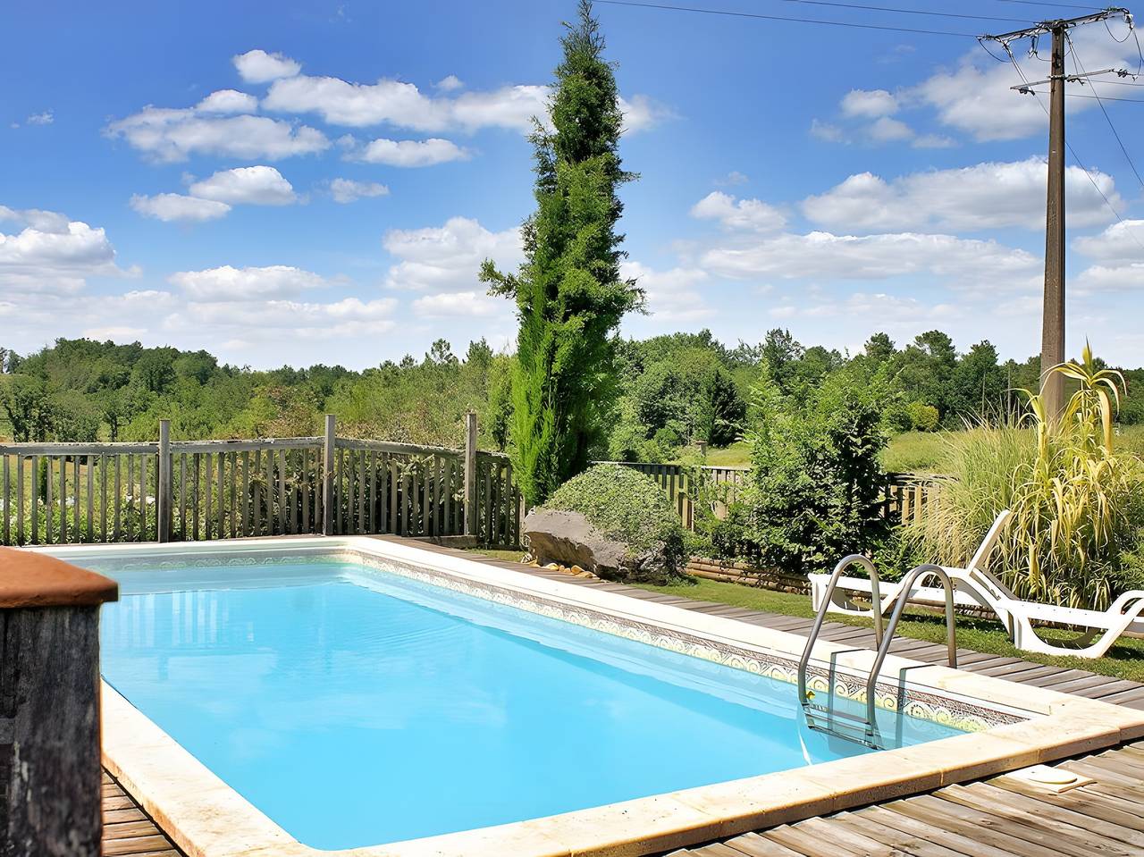 Les Abeilles – Casa de vacaciones con piscina privada en el corazón del Périgord Vert in La Chapelle-Faucher, Périgord Vert