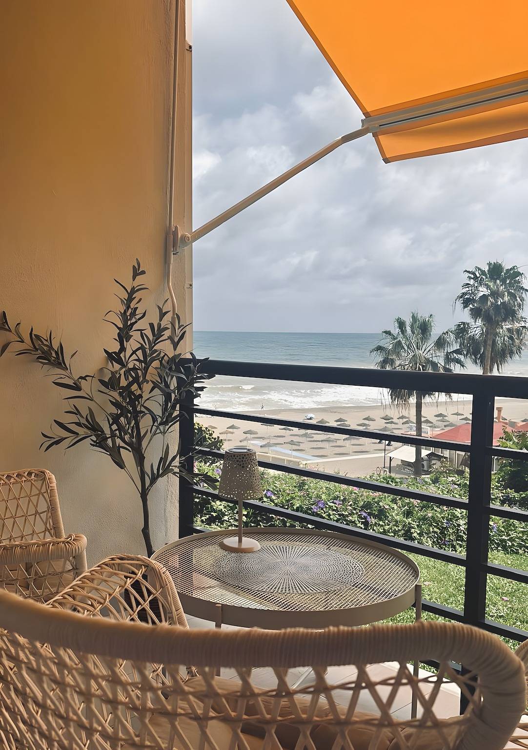 Studio entier, Studio « Casa Pedro Santa Clara » avec vue sur mer, piscine et Wi-Fi in La Carihuela, Torremolinos