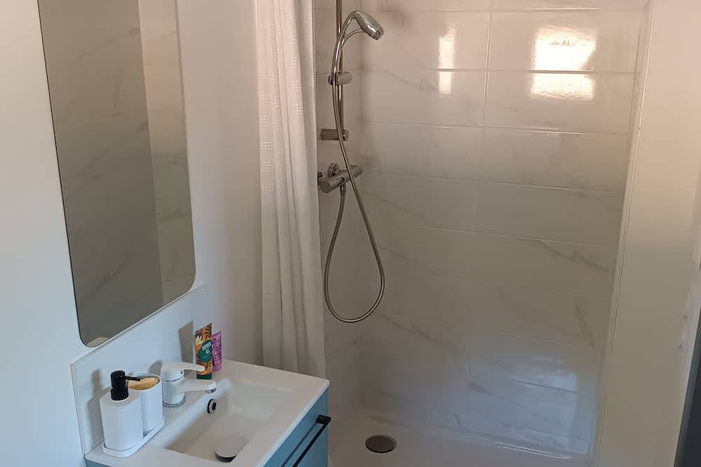 Small Maisonette with upper floor of 20m2 in Saint-André-de-Cubzac, Región de Blaye