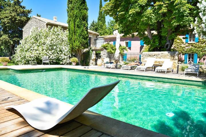 Chambre d’hôte pour 2 personnes, avec Terrasse et Jardin ainsi que Piscine et Vue à Le Thor
