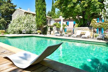 Chambre d’hôte pour 2 personnes, avec jardin ainsi que vue et piscine à Le Thor