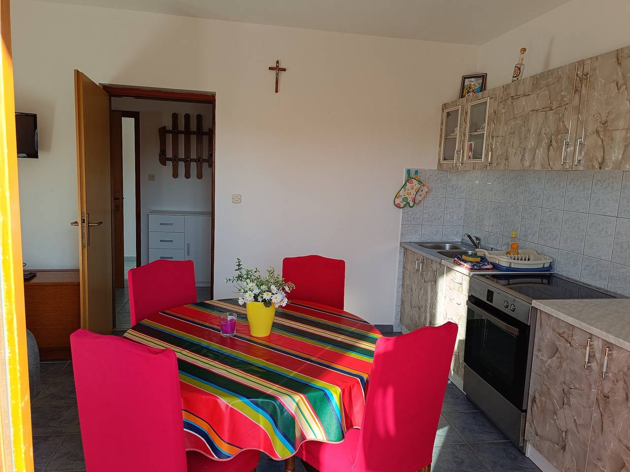Ganze Wohnung, 1-Zimmer-Ferienwohnung am Strand Bibinje, Zadar A-5780-c in Bibinje, Zadar