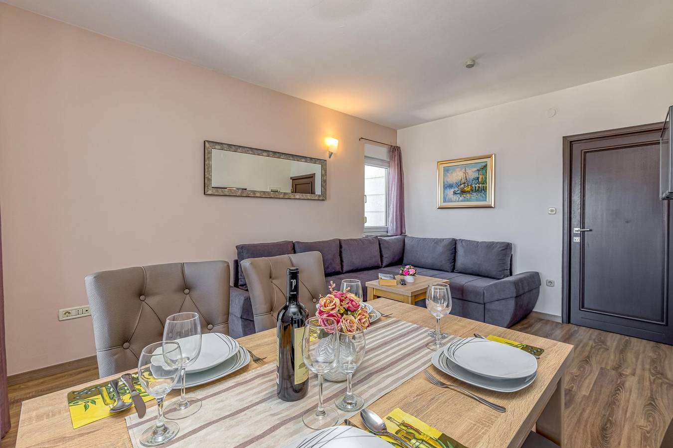 Ganze Wohnung, Apartment Karlo 220m from the beach in Okrug Gornji, Ciovo