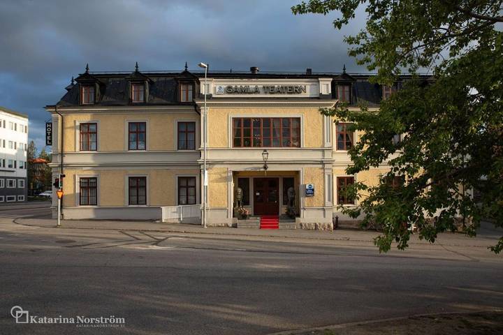 Hotell för 2 Personer, med Bubbelpool samt Trädgård och Bastu i Östersund