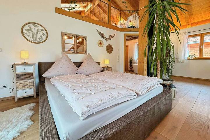Loft mit Seerosenteich und Bergalmen in Hausham, Alpenland Tegernsee Schliersee