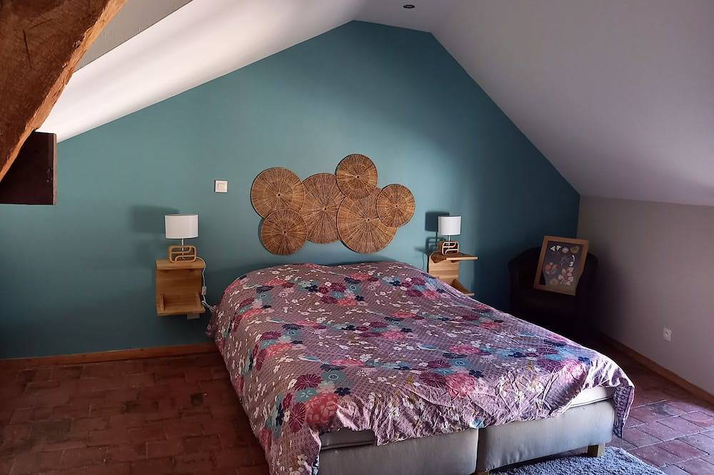 Small town house in Loches, Loches region