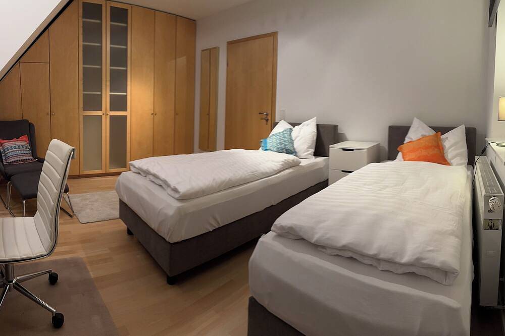 Wohnen im lichtdurchfluteten Japandi Haus mit Garten und Kaminofen in Großostheim, Fränkisches Weinland