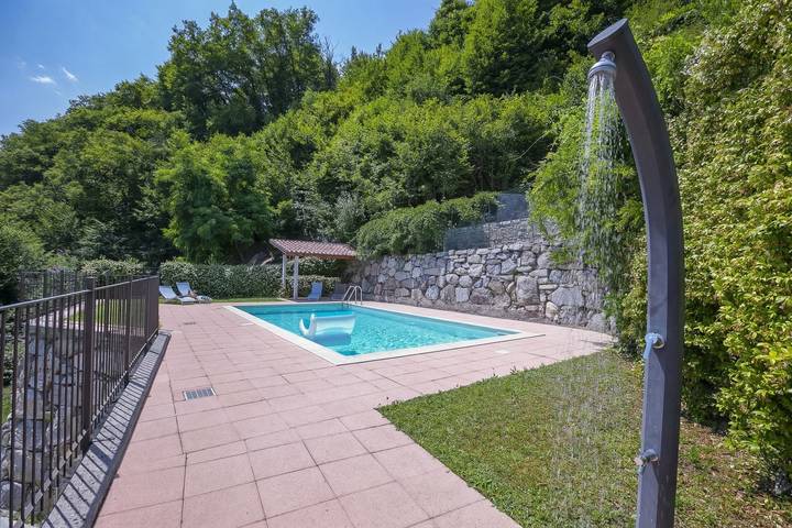 Ferienwohnung für 4 Personen, mit Seeblick und Terrasse sowie Pool, kinderfreundlich in Gemeinde Menaggio - 2